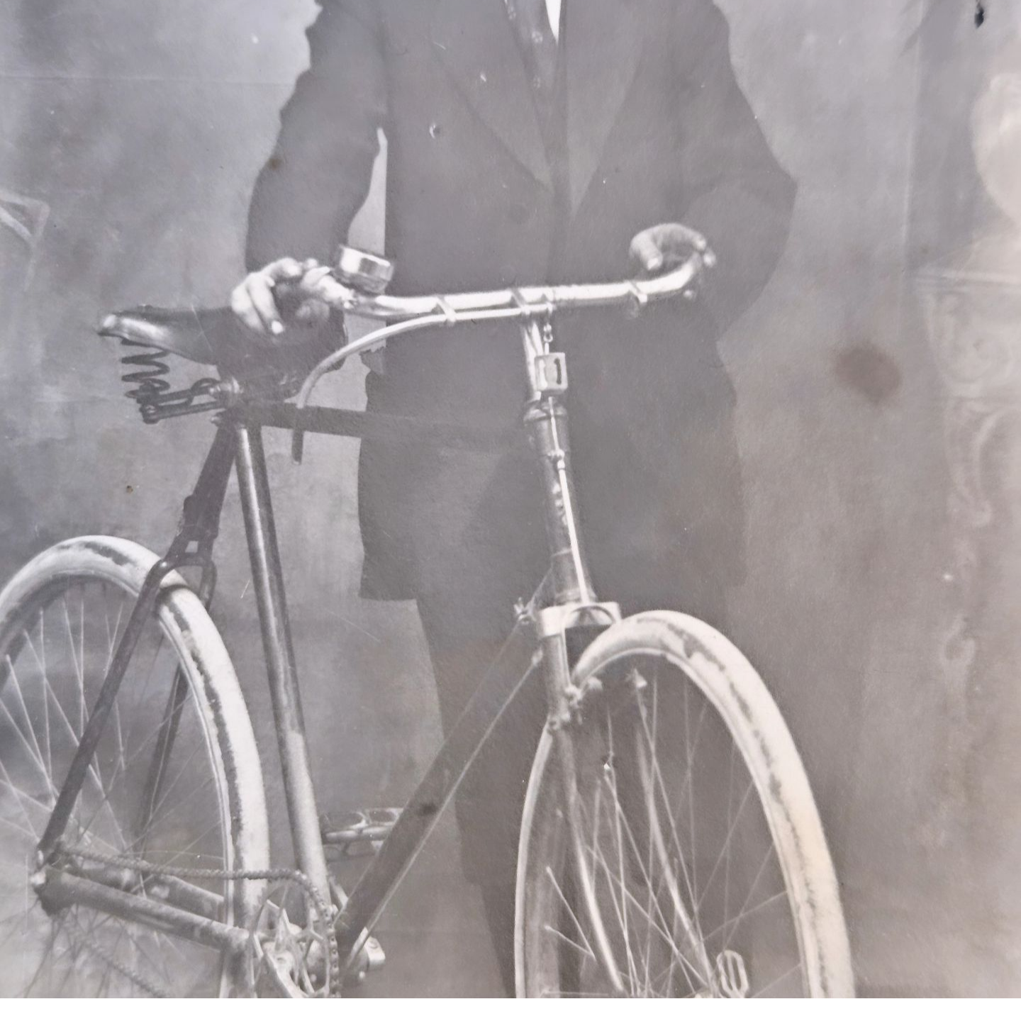 Niño en Bicicleta - Postal