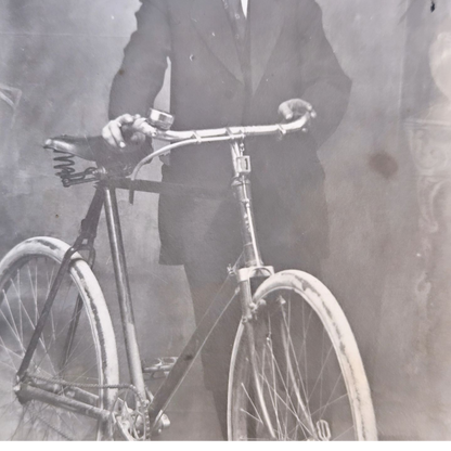 Niño en Bicicleta - Postal