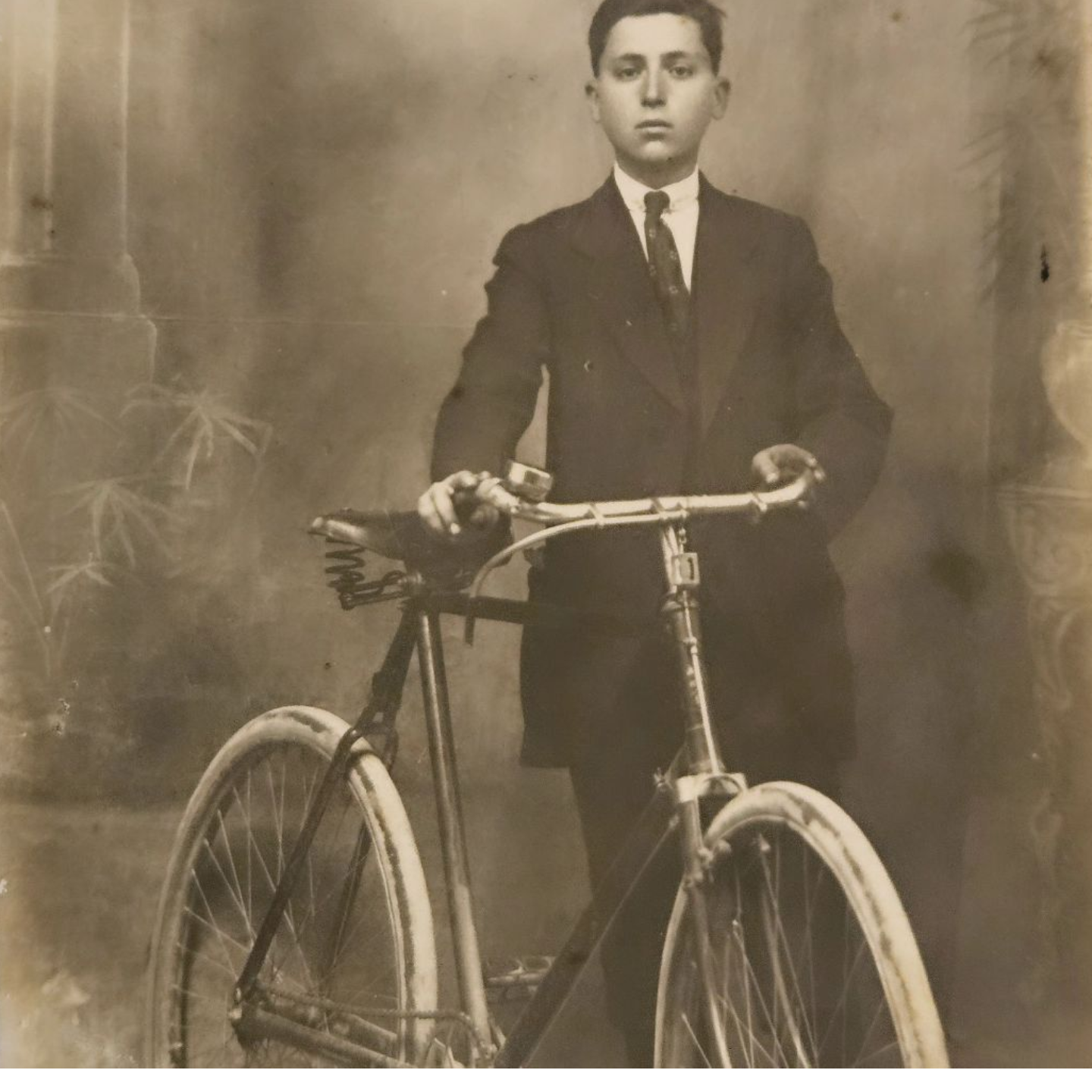 Niño en Bicicleta - Postal