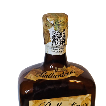 Antigua Botella Whisky Ballantine’s Sellada