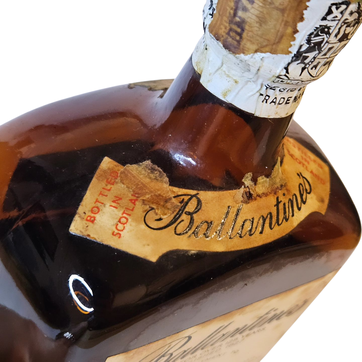 Antigua Botella Whisky Ballantine’s Sellada