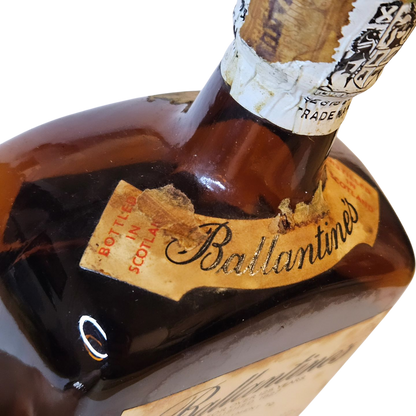 Antigua Botella Whisky Ballantine’s Sellada